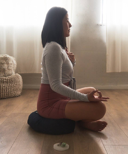 b, halfmoon linen round meditation cushion