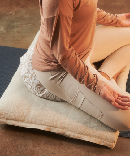 b, halfmoon cotton round meditation cushion